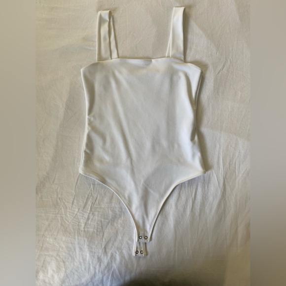 Double Layered Seamless Fabric Square neck Bodysuit - Picture 6 of 8